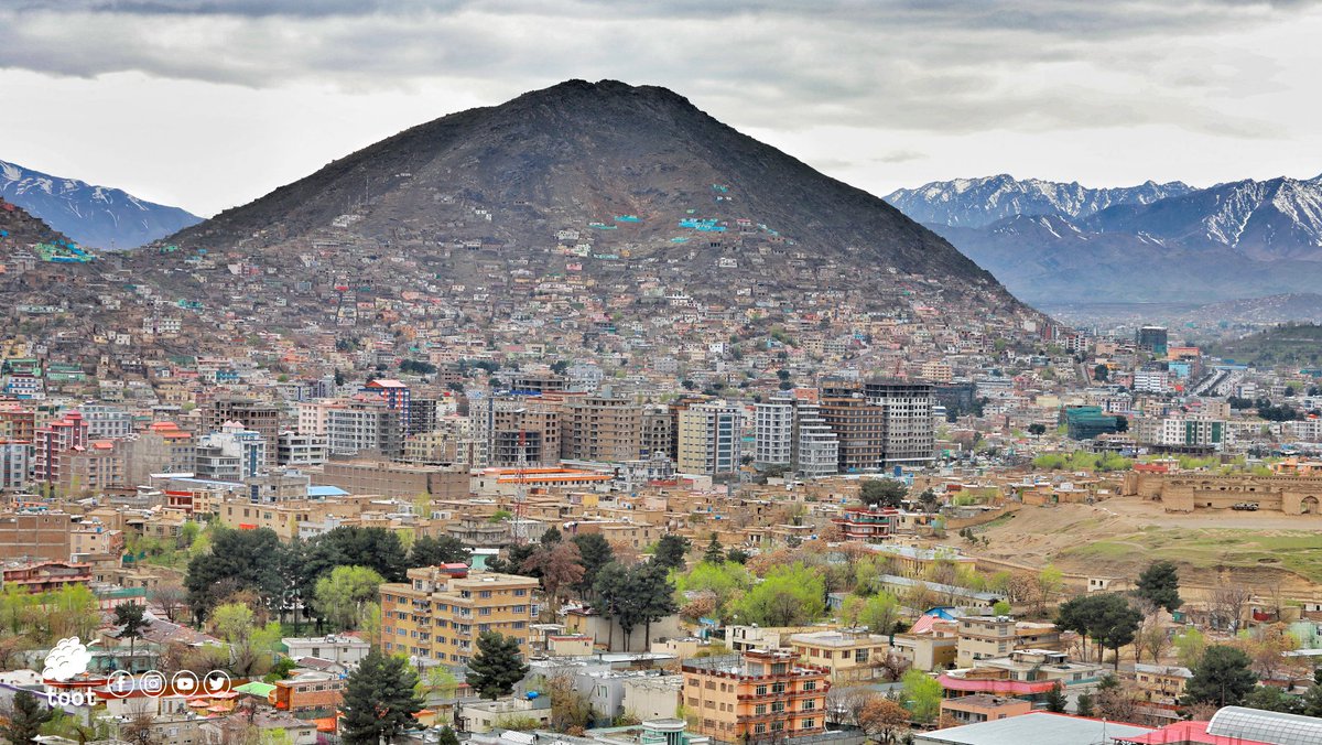 tootafghanistan's tweet image. Look at the charming and shiny capital after a spring seasonal rain! Absoutly a good time to walk 🇦🇫❤🏡🔥🌠 #Toot #Nature #charming #weather #mountains #rain #Kabul #spring  #TootAfOfficial #Afghanistan #walking #photography