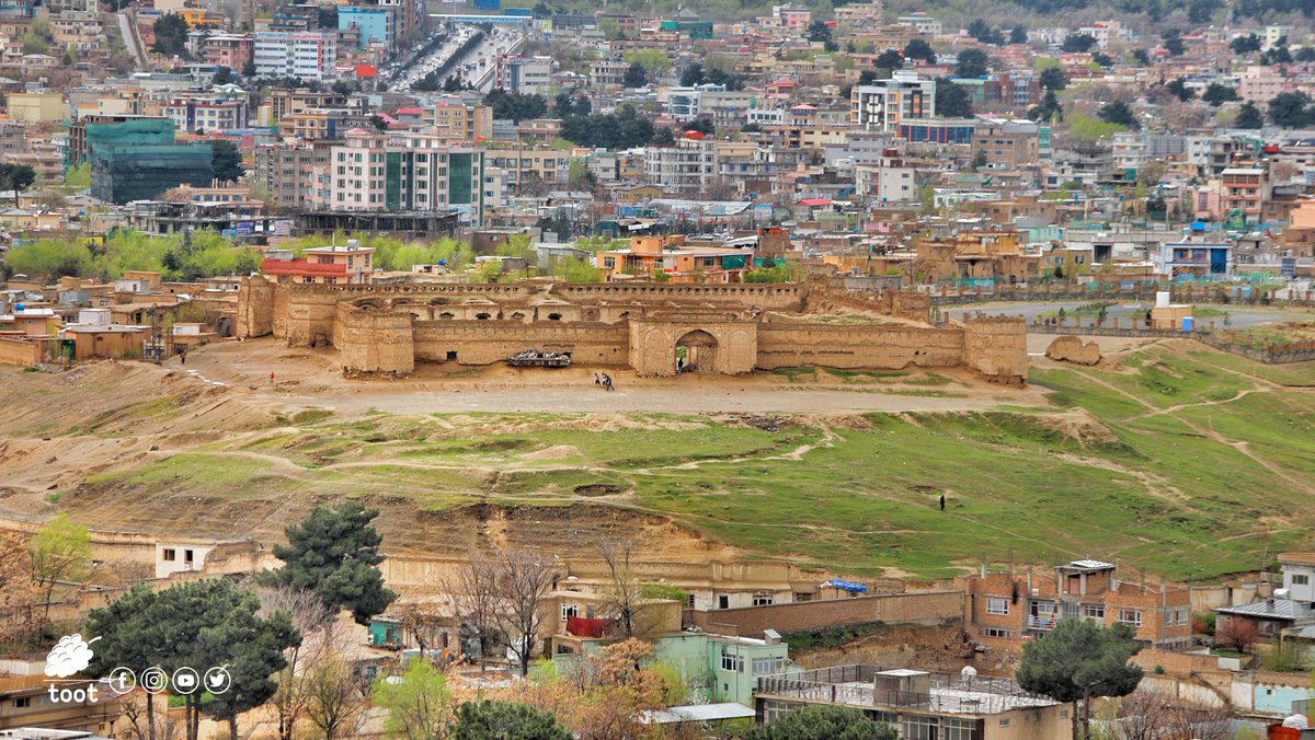 tootafghanistan's tweet image. Look at the charming and shiny capital after a spring seasonal rain! Absoutly a good time to walk 🇦🇫❤🏡🔥🌠 #Toot #Nature #charming #weather #mountains #rain #Kabul #spring  #TootAfOfficial #Afghanistan #walking #photography