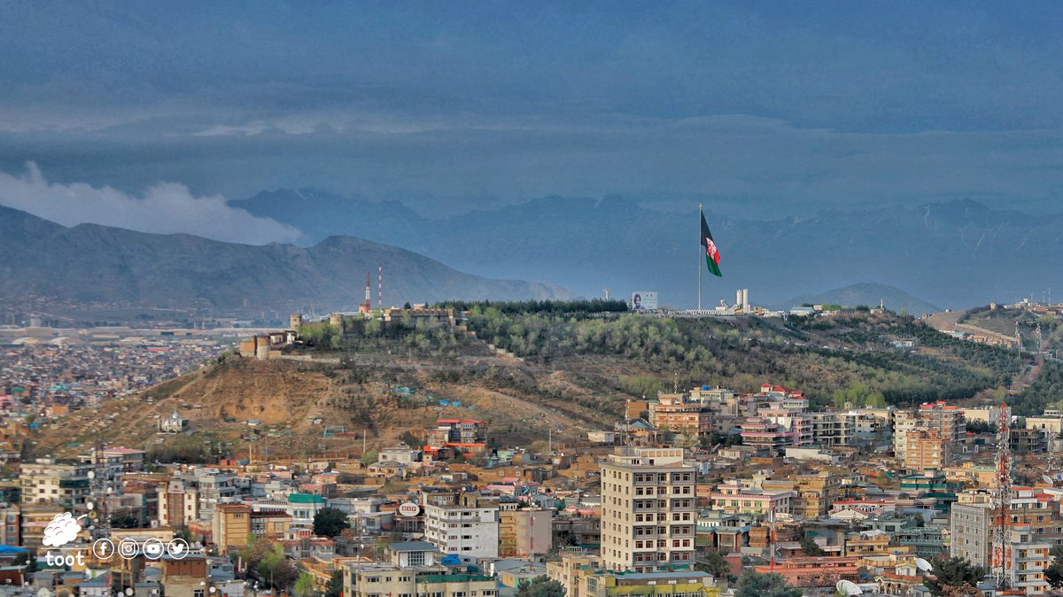 tootafghanistan's tweet image. Look at the charming and shiny capital after a spring seasonal rain! Absoutly a good time to walk 🇦🇫❤🏡🔥🌠 #Toot #Nature #charming #weather #mountains #rain #Kabul #spring  #TootAfOfficial #Afghanistan #walking #photography
