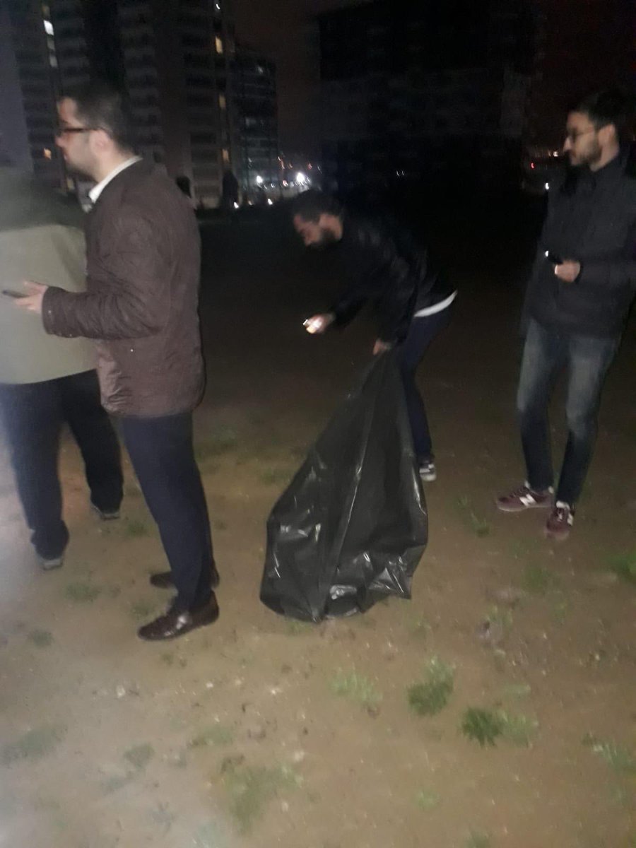 iyigenclik_'s tweet photo. Batıkent’te çok sayıda sokak köpeğinin zehirlenerek öldürüldüğü ihbarı üzerine, Gençlik Kolları Divan ve GİK Üyelerimiz elim hadisenin yaşandığı alana giderek çevredeki zehirli etlerin toplanmasına yardımcı oldular. Yaşanan katliamın takipçisi olacağız!

#BatıkentteKatliamVar https://t.co/HMb1ib1KsG