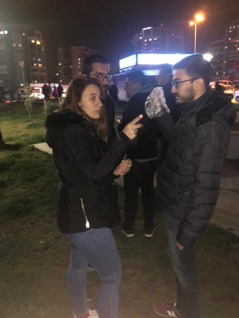 iyigenclik_'s tweet photo. Batıkent’te çok sayıda sokak köpeğinin zehirlenerek öldürüldüğü ihbarı üzerine, Gençlik Kolları Divan ve GİK Üyelerimiz elim hadisenin yaşandığı alana giderek çevredeki zehirli etlerin toplanmasına yardımcı oldular. Yaşanan katliamın takipçisi olacağız!

#BatıkentteKatliamVar https://t.co/HMb1ib1KsG