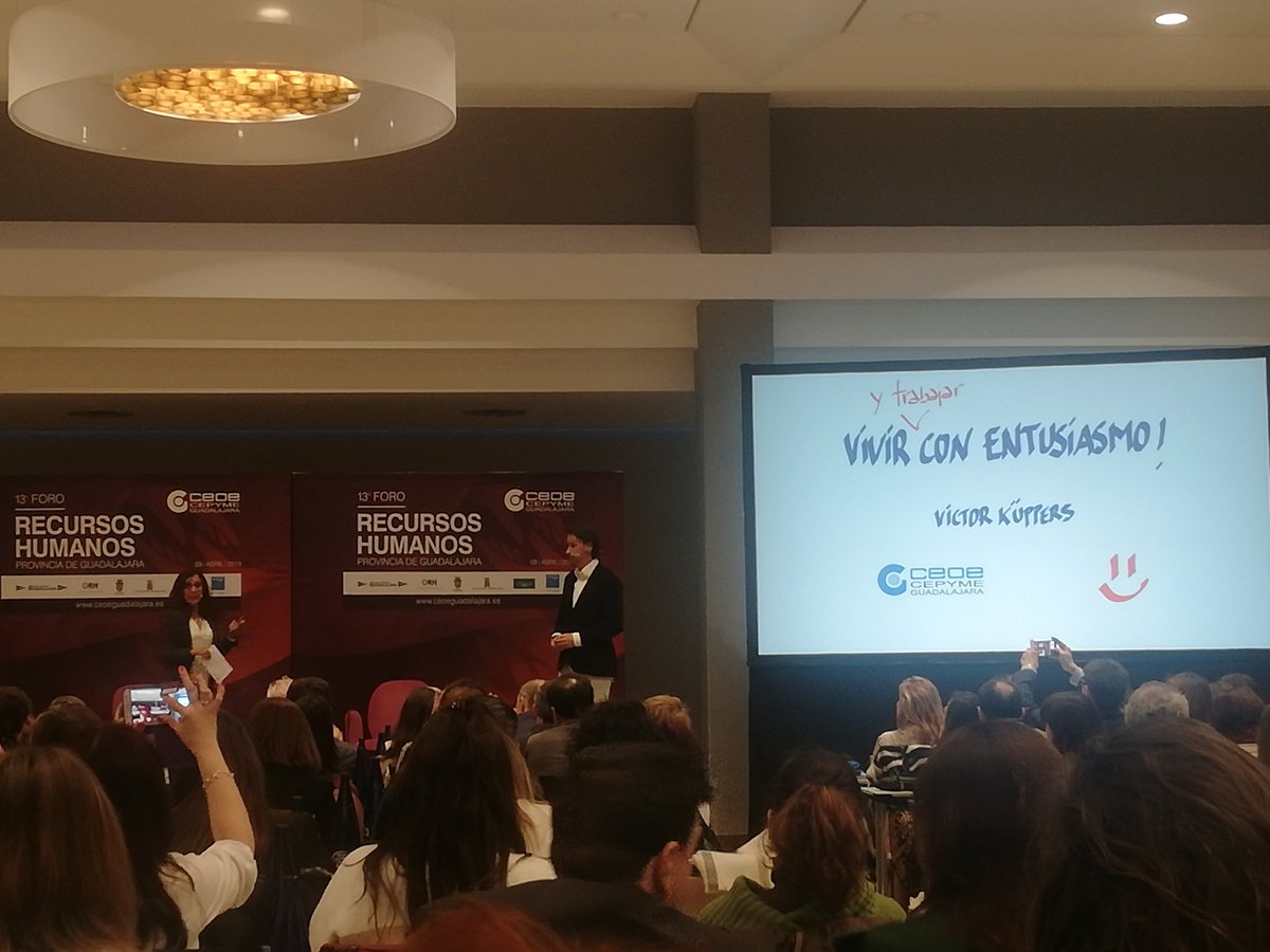 Hoy hemos asistido al #ForoRRHHGuada organizado por <a href="/CEOEGuadalajara/">CEOE Guadalajara</a>. Orgullosos de Guadalajara y de su gente. Brutal la psicología positiva que nos ha enseñado Víctor Küppers.