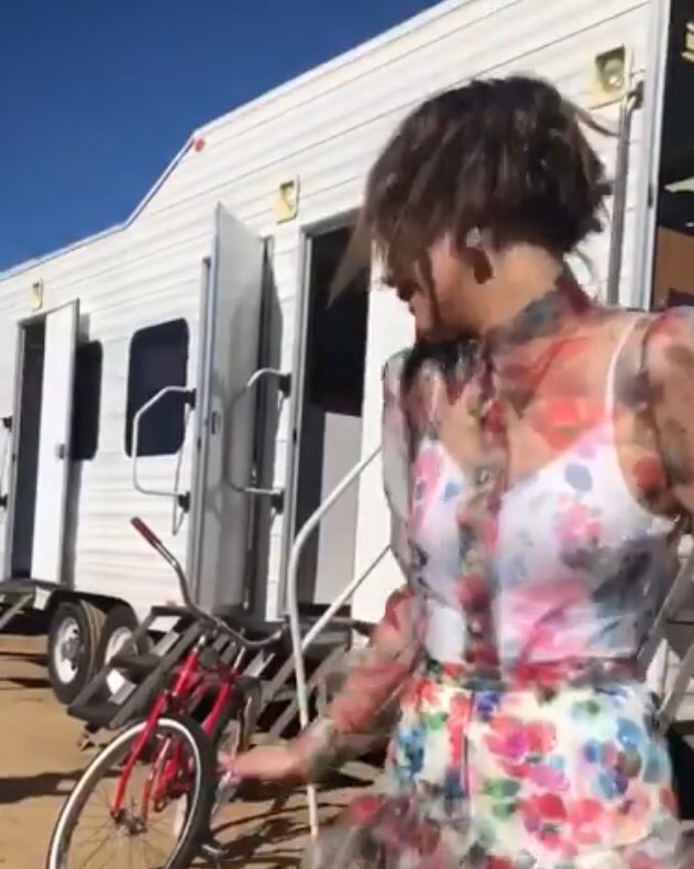 FANderWaalNews's tweet photo. From @GraceVanderWaal on IG; "Is this good luck…"?
Well, Grace, the 🦋: definitely good luck!
The 🏃🏼♀️: not so sure 😁😉
(One has to love her openness)
#ChooseKindness
—————
Enter our #SpringMusicCelebration and win cool Merch!
Now until April 20th at https://t.co/2Dmr4nYf5a https://t.co/06HBUt7t2J