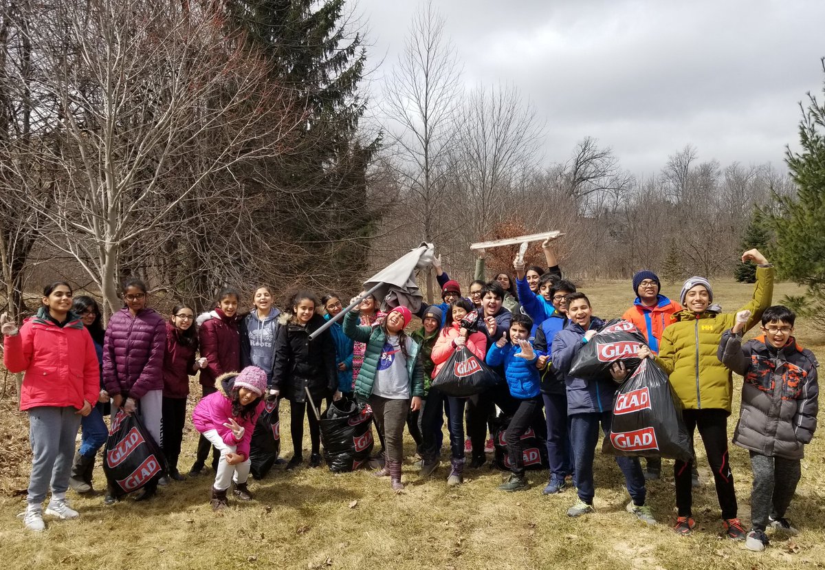 MsAlexander20's tweet photo. @CentennialSrPS Lions have cleaned up over 250lbs of garbage from our community in 2 days! Our schoolyard, local parks and the Etobicoke Creek trail are looking awesome. Way to go team! @WayneLee02 #repcentennial @BmptGuardian @PeelSchools @regionofpeel https://t.co/89s6jmBc6d