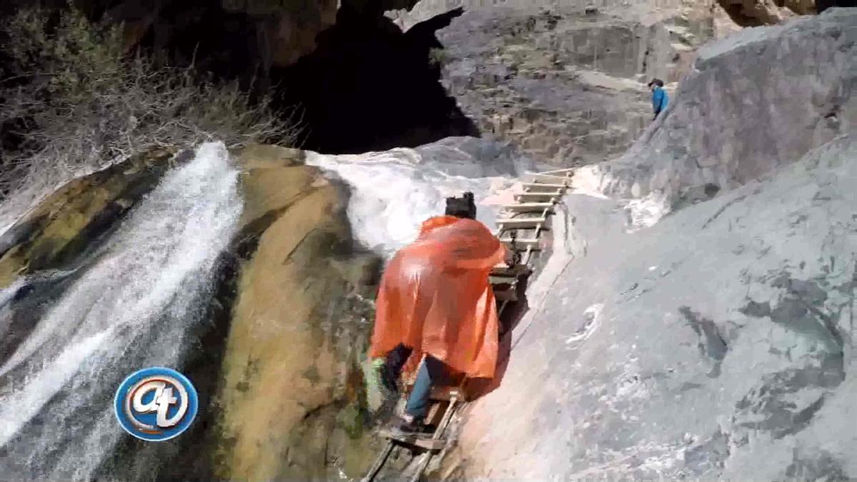 TelemundoAZ's tweet photo. 😳🌊 Al. Gran Cañón. @PTorresTV se metió a las corrientes rápidas del Río Colorado. Mira lo último de nuestra #BuscaAventuras:
https://t.co/vOKwg9DHFh https://t.co/U9SjEIkAnN