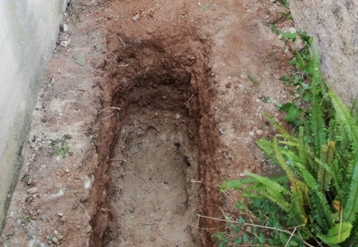 RedcapitalAIVEN's tweet photo. Exigimos a las autoridades de Gambia que se investigue de forma exhaustiva e
imparcial la muerte de Ebrima B. Manneh y los responsables de su muerte sean
juzgados según las normas internacionales https://t.co/kkRkywN4UK