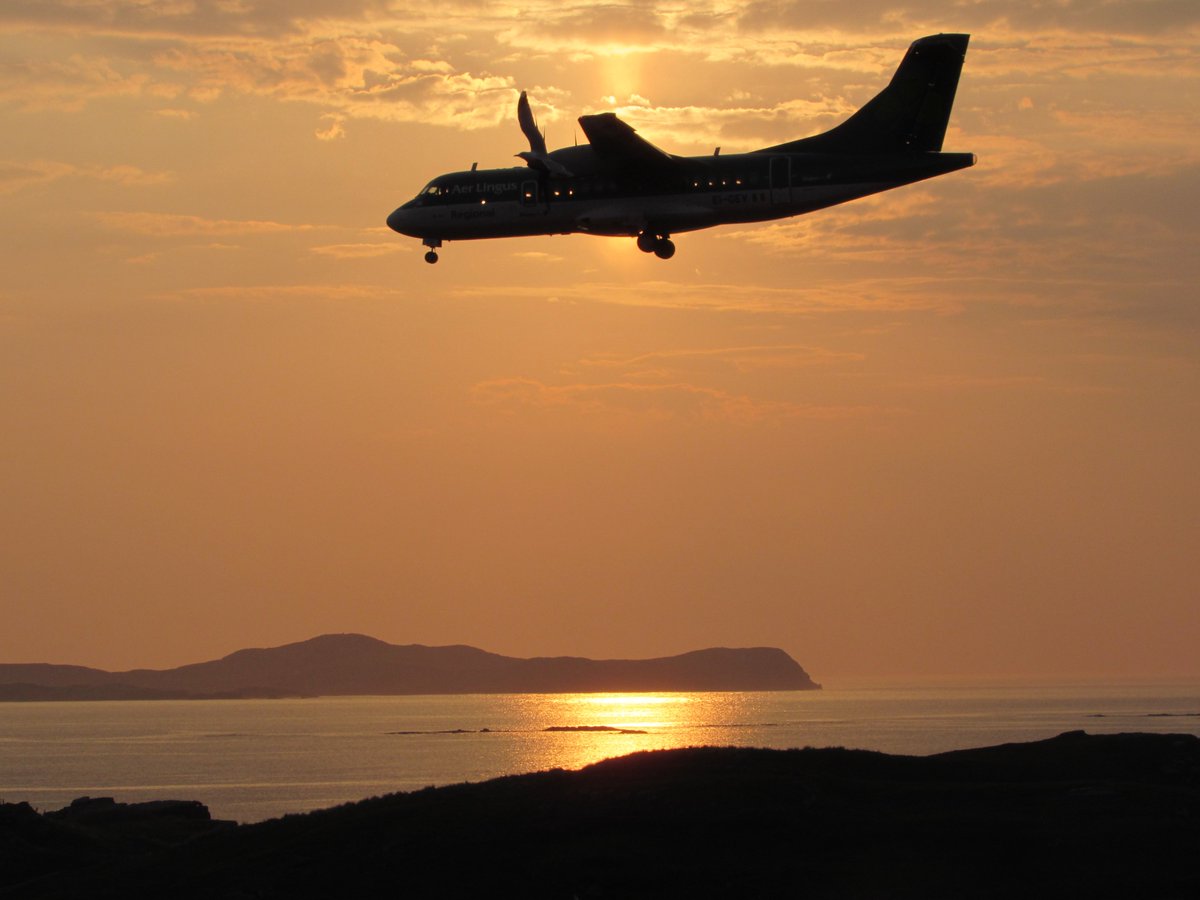 Seagull hitching a lift into @DonegalA on #aerlingus tonight as the sunsets at Owey Island.