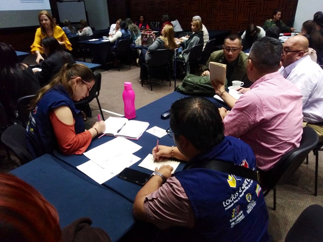 Mineducacion's tweet photo. Los tutores del @PTA_Colombia que ya han sido seleccionados para desarrollar el acompañamiento a las 129 Escuelas Normales Superiores oficiales del país participaron activamente en un primer momento de acercamiento. #EscuelasFormadorasDeMaestros https://t.co/wsVbQNDikG
