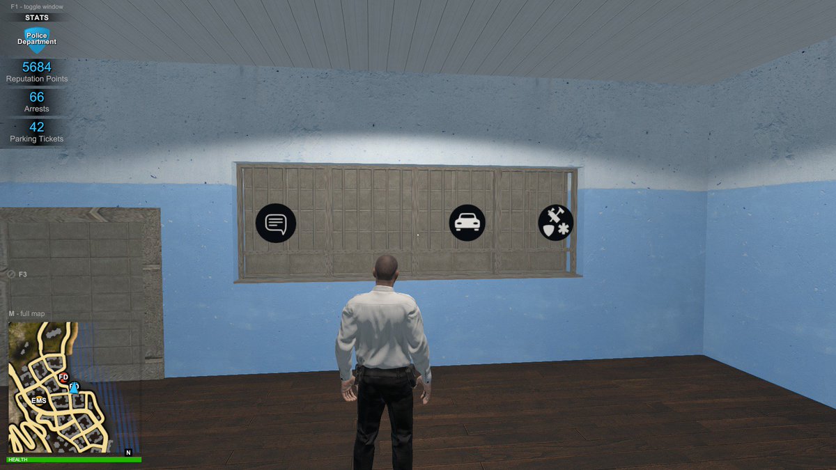 3adam15's tweet image. #Flashinglightsgame のアップデートで、ついに警察で銃が使えるようになった。警察署にあった武器庫のアイコンは無くなり(1枚目)、Qキーを押すとGTA5のようなホイール表示で武器を選べる(2枚目)。銃を構えてZキーを押すとプレイヤーの視界を左右にずらせる(3、4枚目)。