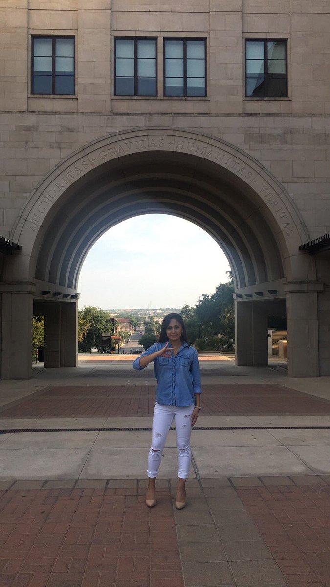 bigbootayhoes's tweet photo. founders day 💗💜 #SLG29 https://t.co/2vXtG0RTWp