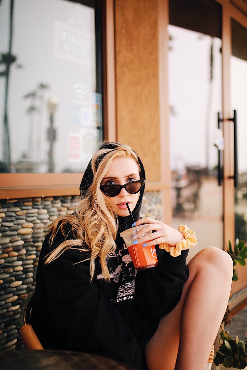TeddieHartPhoto's tweet photo. coffee with @obviouslyrissa ☕️ https://t.co/hug3kf0ekK