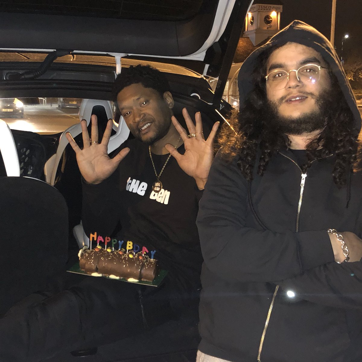 alhan's tweet photo. HAPPY 10TH BDAY TO THE GREATEST VERSE IN GRIME @BigFris 🥳🎂 #toomanyman https://t.co/Ph8HBcf5lW