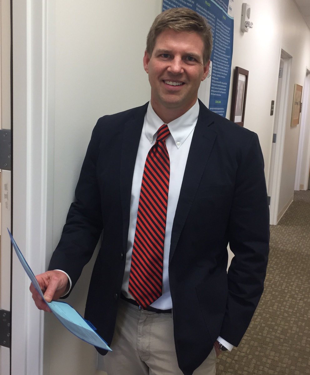 A little school spirit in my clinic is definitely the order of the day after last night! <a href="/wahoops_/">Gray Ellington</a> <a href="/uvamenshoops/">Virginia Men's Basketball</a> Wahoowa!