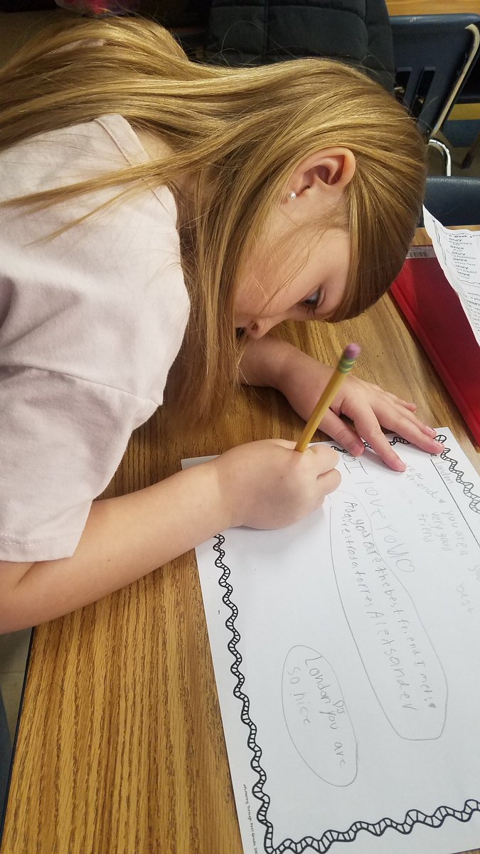 dbradford718's tweet photo. On the second day back after spring break we spent time giving compliments as we made "Compli-mats" for our classmates. Building relationships is so important to learning! #jlaproud https://t.co/i4ripfbbug