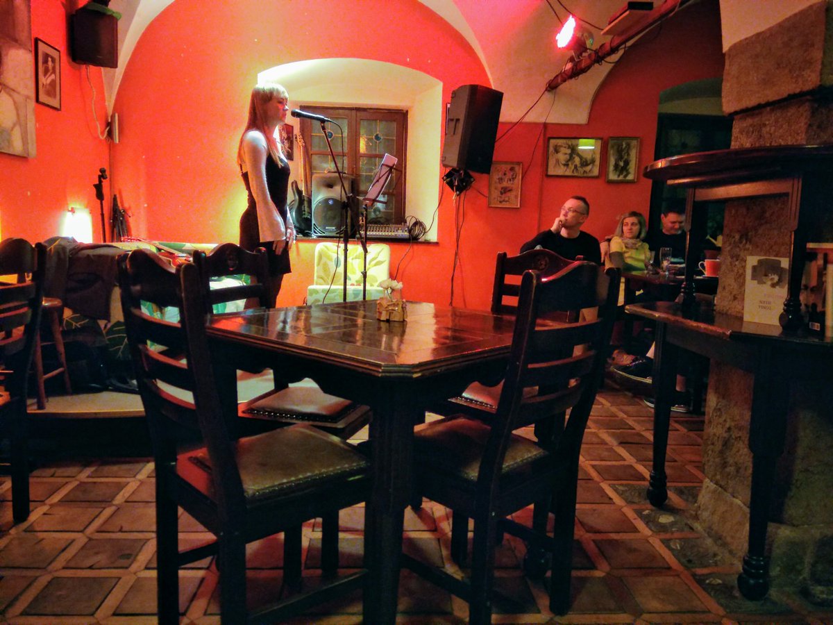 NushaIlovar's tweet photo. Poetry evening APRILSKA IZREKANJA 📃 🎤 🎶
6. April 2019
#poetry #music #evening #listening #enjoys #goodfiling #relax https://t.co/TP7iZ7dQVL