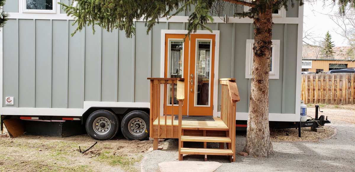 HeidiTown's tweet photo. Home sweet #tinyhome. Staying here tonight!
#WeeCasa #tinyhomehotel #Colorado https://t.co/rWtY1phfRS