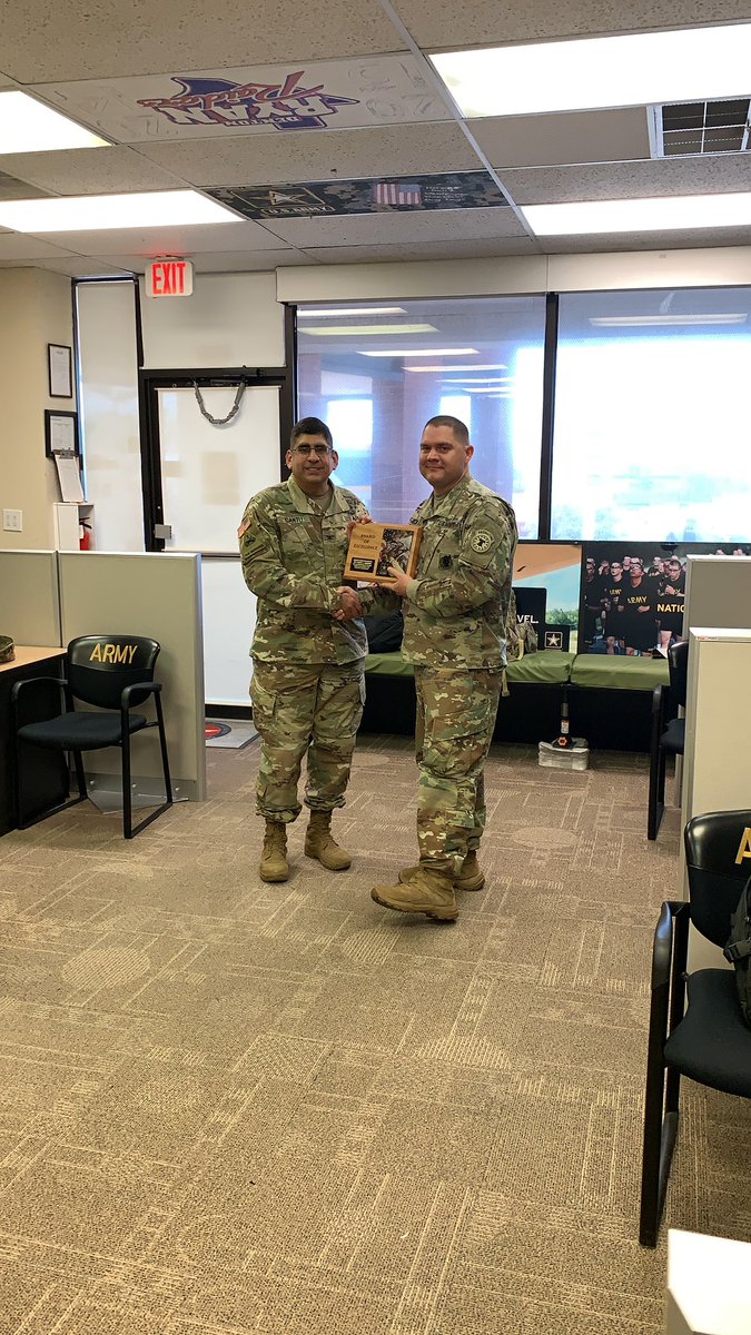 dallas_bn's tweet photo. 🏆 Lewisville and Denton Station Awards by COL Cantu and LTC Z 🏆 
____

Today the BN has the pleasure of highlighting a few #beastmode Soldiers from the Lewisville Company. Show them some love 🇺🇸🇺🇸 https://t.co/LPP6MQgEQc