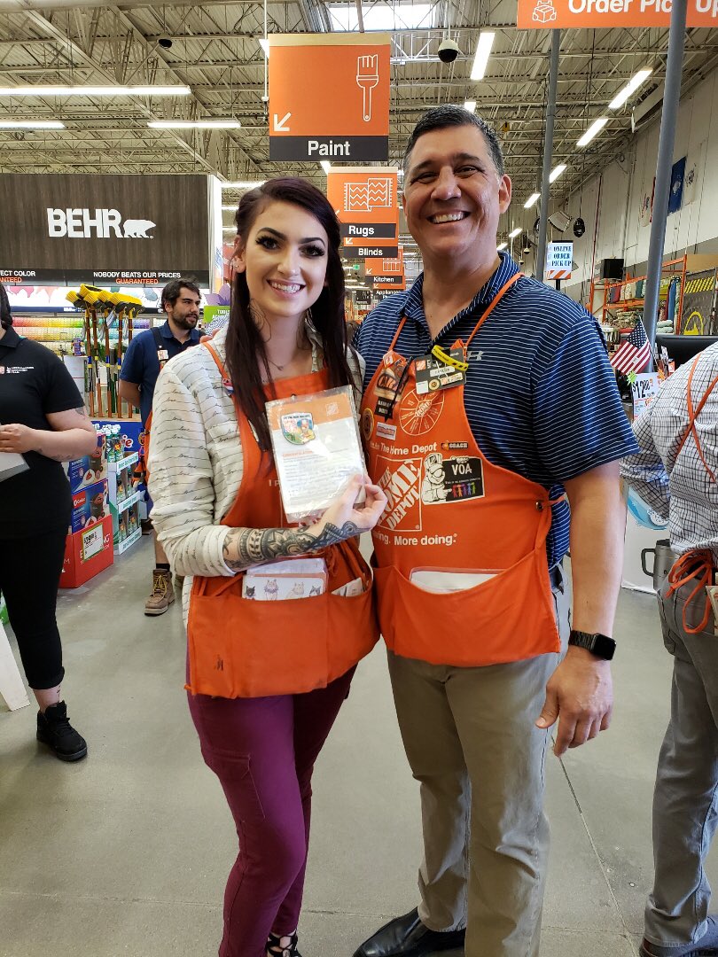 medicine_edison's tweet photo. AWESOME DAY TODAY!! Thank you @cvjuarez1 for an incredible walk at 1514!! π§‘ #SpringSeasonReady #1514PROUD #PmdPeopleFirst @TeresajMorris @nicole_ardon @blueJwall https://t.co/VBxKPy4Dcx