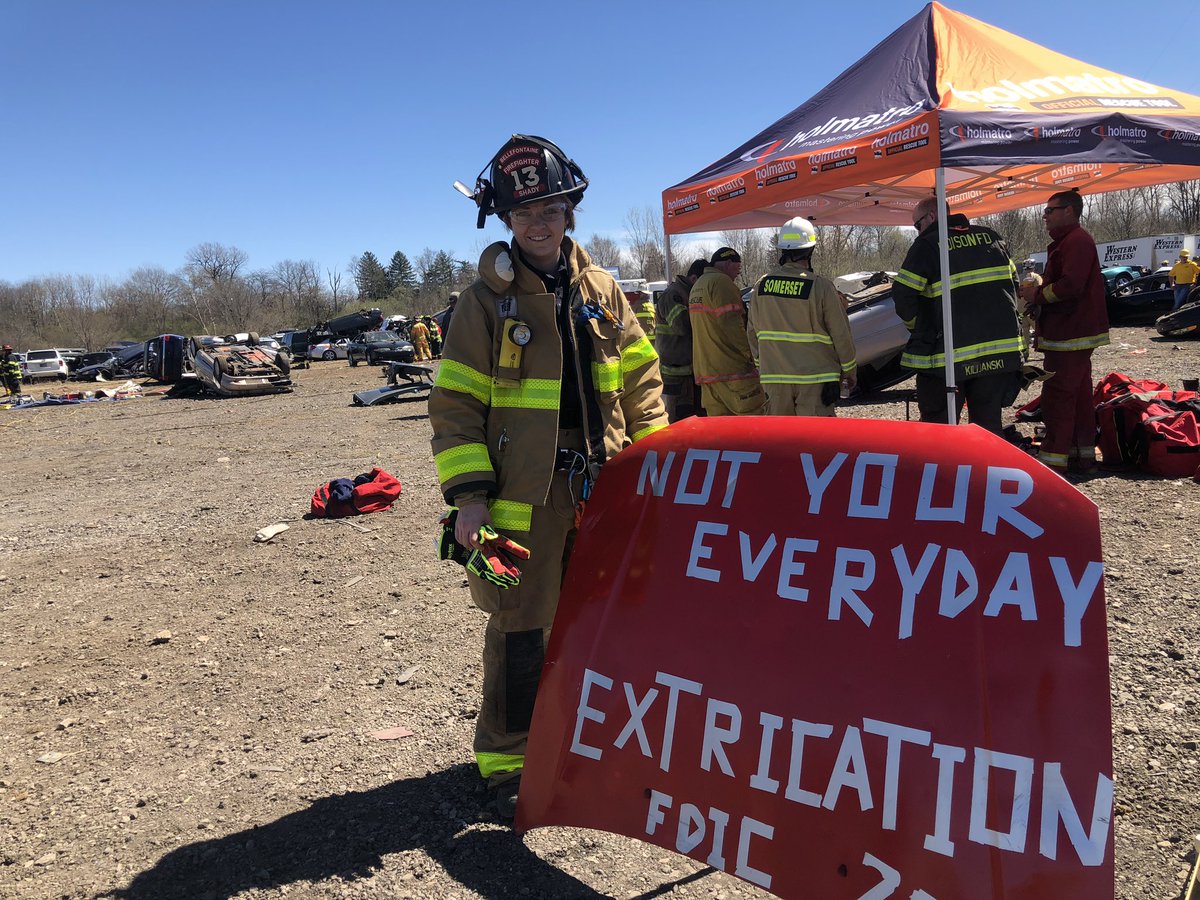 lexshady516's tweet image. My 2 least fav things on the fireground are vertical vent &amp;amp; extrication. (Absolutely because I don’t see either of them often and am far from mastering them 🤪🤷🏼‍♀️) But today I worked on both and boosted that confidence a lot. 😏 Thanks again @FDIC #movewithapurpose #541 #FDIC2019