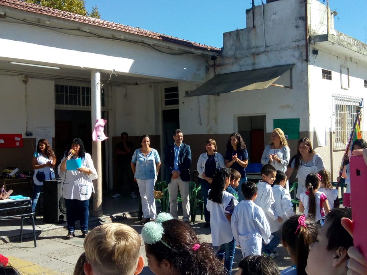 CieMoron's tweet photo. CIIE MORÓN / EP N° 12 / Conmemoración del "Día del Veterano y Caídos en Malvinas"
Mural realizado por alumnos de la Prof. Valeria Acosta, con el acompañamiento del E.T.R. CIIE MORÓN Prof. María Eggers Lan y Prof. Gustavo Faccini
#BAHEDfc
#CIIEMoron50Años https://t.co/emG1yGNltn