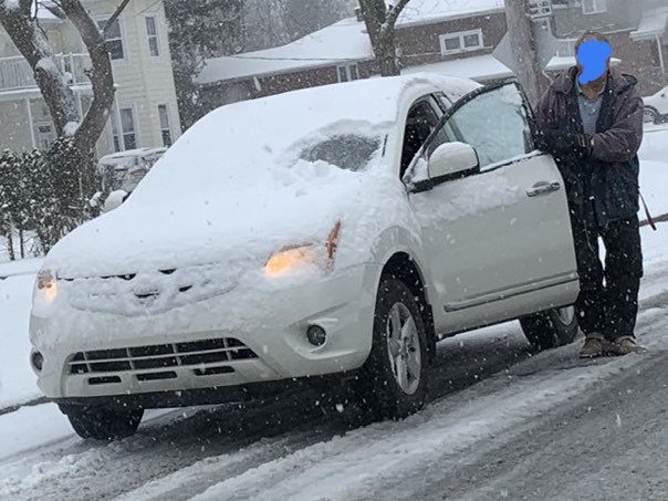 PhatMacAttack's tweet photo. @StaySaif @CJAD800 It’s not just cleaning off the roofs that’s an issue!!!! This loser finally stopped in the middle of the road. To clear his windows. https://t.co/aKrbmYuKza