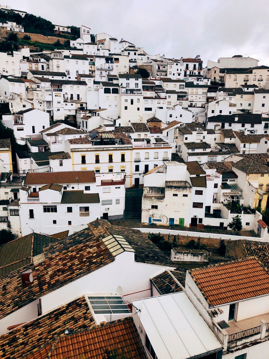 athoms0417's tweet photo. Little cliff town on a cloudy day. Setenil de las Bodegas, Spain ☁️ https://t.co/hqOn4opUNw