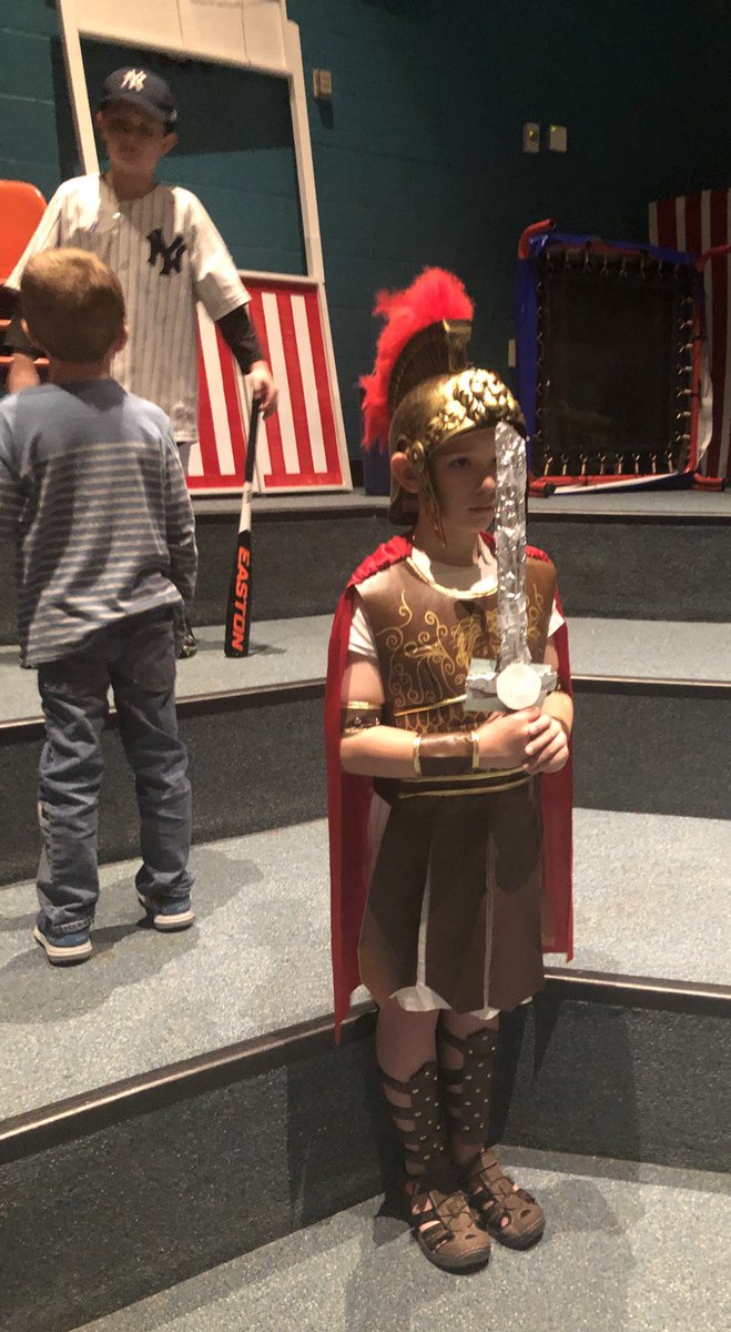 mrsgrun4th's tweet photo. More #WaxMuseum2019 @MrsNCurry @Schwein4th @gianina_meli #FESFourth https://t.co/SX8i0Jwzrv