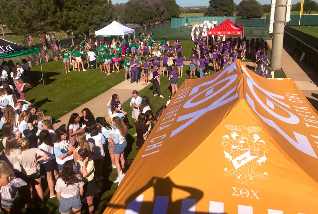 SportyDivaAE's tweet photo. 80+ degree weather.. means itβs tailgate time @ACUsports π! Love having our Social Clubs out supporting @ACU_Baseball ! #GoWildcats #RushACU https://t.co/D4US3QBdUs