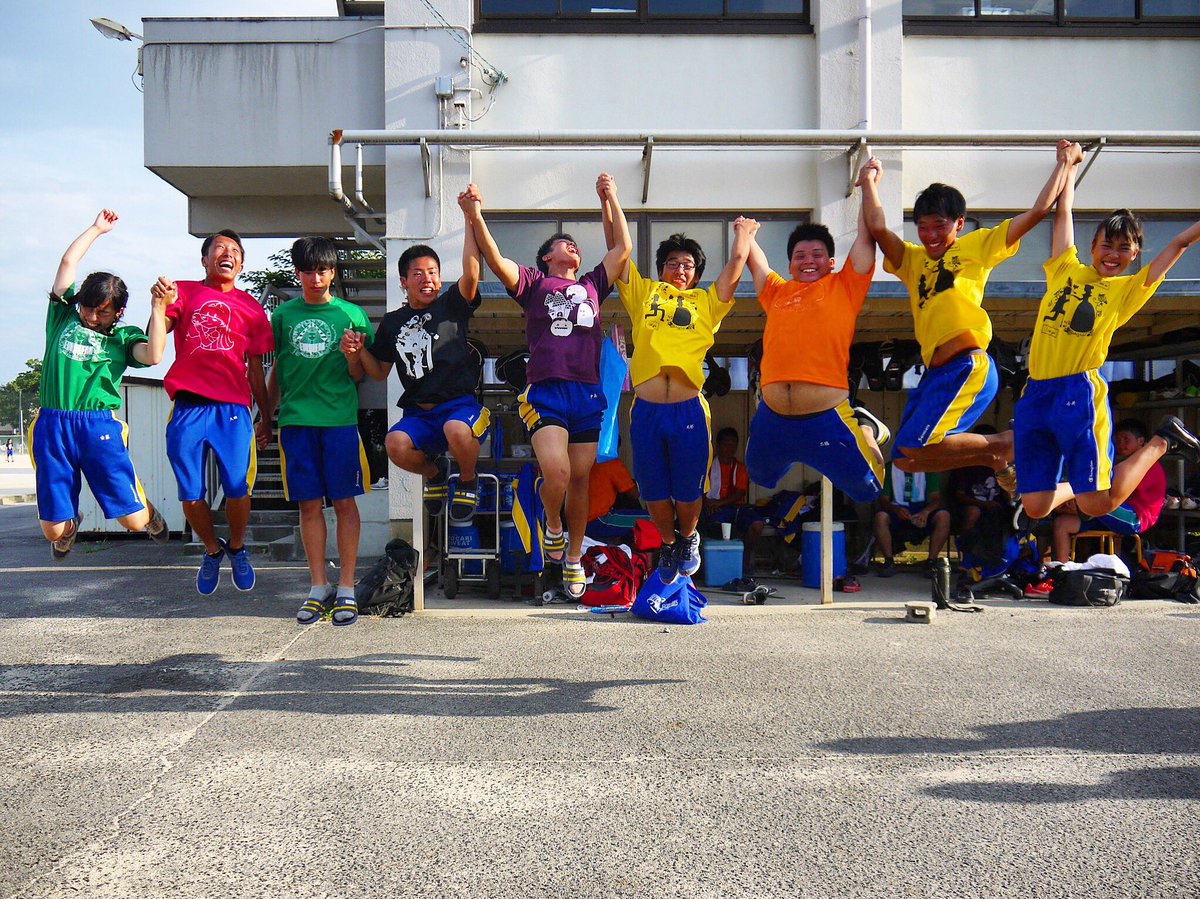 greenhornetsafb's tweet photo. こんにちは！
八日市高校アメリカンフットボール部Green Hornetsです🐝🍀
あまり馴染みのないスポーツで、高校から始めた部員ばかりですが楽しく活動しています。質問も待っています！ぜひ1度見学に来てください🏈
部員一同皆さんの入部を心待ちにしています！！！
マネージャーも募集中です！！！ https://t.co/YRfeP31shr