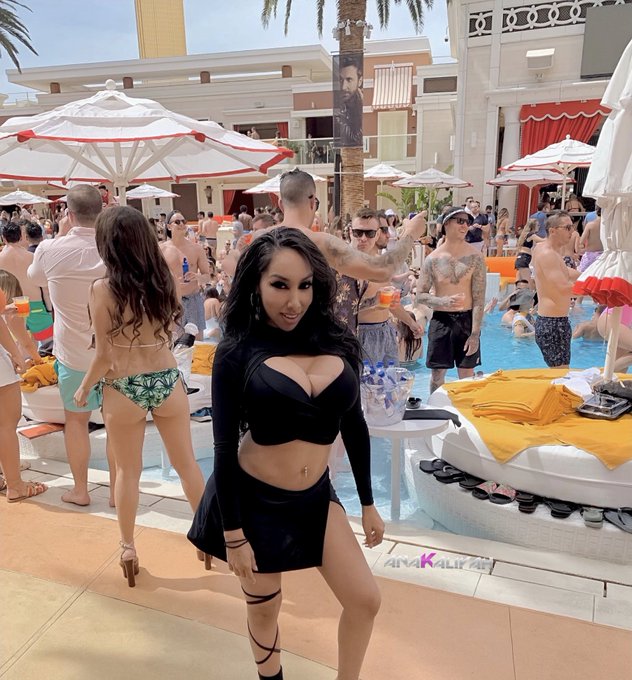 The only vampire at the pool party https://t.co/ZlchrqEmeG<a href="/tag/anakaliyah"class="tags"><span>#anakaliyah</span></a>