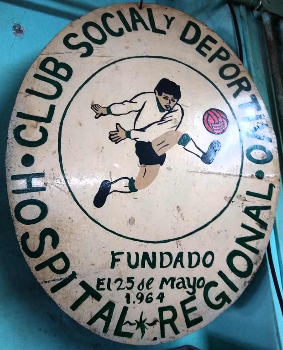 100clubes's tweet photo. Club Social y Deportivo Hospital Regional🤗 Fundado el 25 de mayo de 1964💪🇦🇷, por médicos y enfermeros de la institución🏩👏
.
📌Color de camiseta: verde y blanca
📌Cancha: 164 entre S. Lorenzo y Peña #MardelPlata
.
#100clubesdebarrio #libro #club #barrio #deporte #futbol #INFO https://t.co/tvcoR7FM8Q