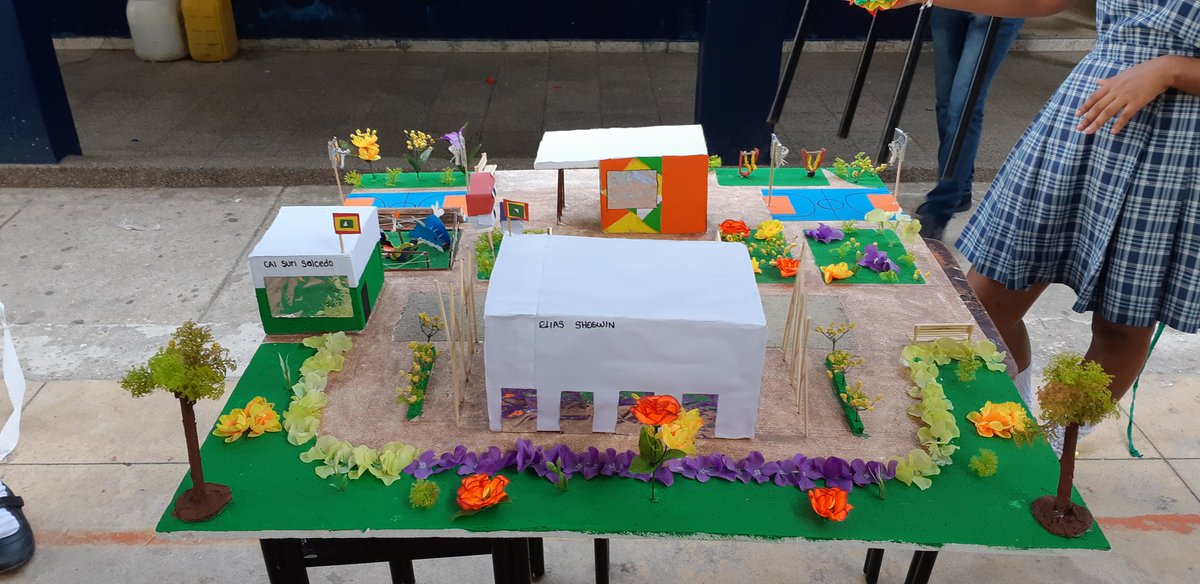 _VentanaAlMundo's tweet photo. Estuve presente en el acto cívico del cumpleaños de #Barranquilla en la @IEDSONIA #BarranquillaVentanaAlMundo https://t.co/4iWWtO42jj