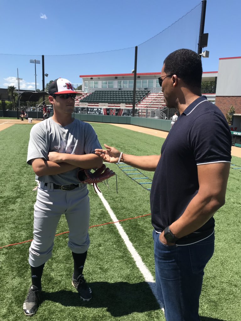 Nicholls_BSB's tweet photo. Former Colonel Basketball player John Hamilton stopped by to visit with The Colonels today and share stories about his brother, Darryl, with the team and this years #11, Ethan Valdez #GeauxColonels #colonel4life #dirtyred https://t.co/7kV4gMX9MU
