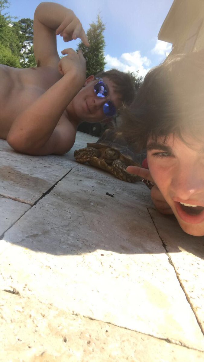 jacemo6's tweet photo. Happy birthday con hope it’s a smelly one!!❌🧢💓 https://t.co/eRa9NE1Qpl
