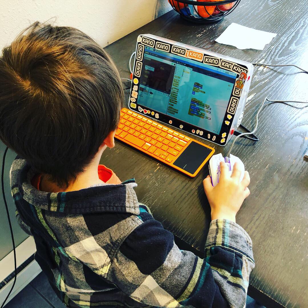 kimberlythegeek's tweet photo. Today was Nicholas’s library day. He checked out a book on Scratch. 😭❤️ #proudmom I’ve been waiting for this day since they were born! #raspberrypi #raspbian #kanocomputer https://t.co/GvSs8XPGbU