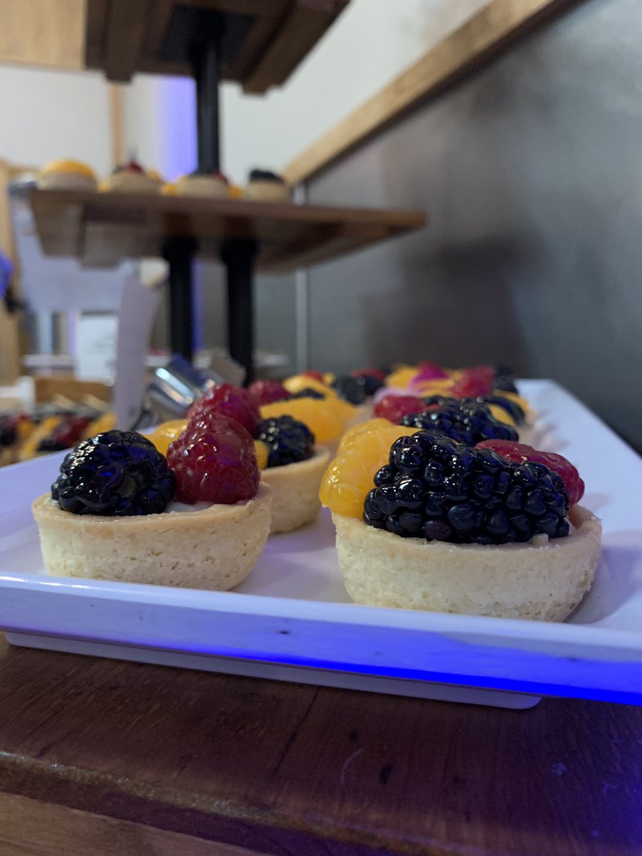 Aware_HQ's tweet photo. #ThrivexComms was one for the books!
We’re finishing off the day with networking, headshots (by @InternalCommPro), hors d’oeuvres and a specialty drink 🥂
Thanks to everyone that came, joined the live stream or followed along on social! Hopefully we’ll see you next year 😉 https://t.co/qUtaCim3FV