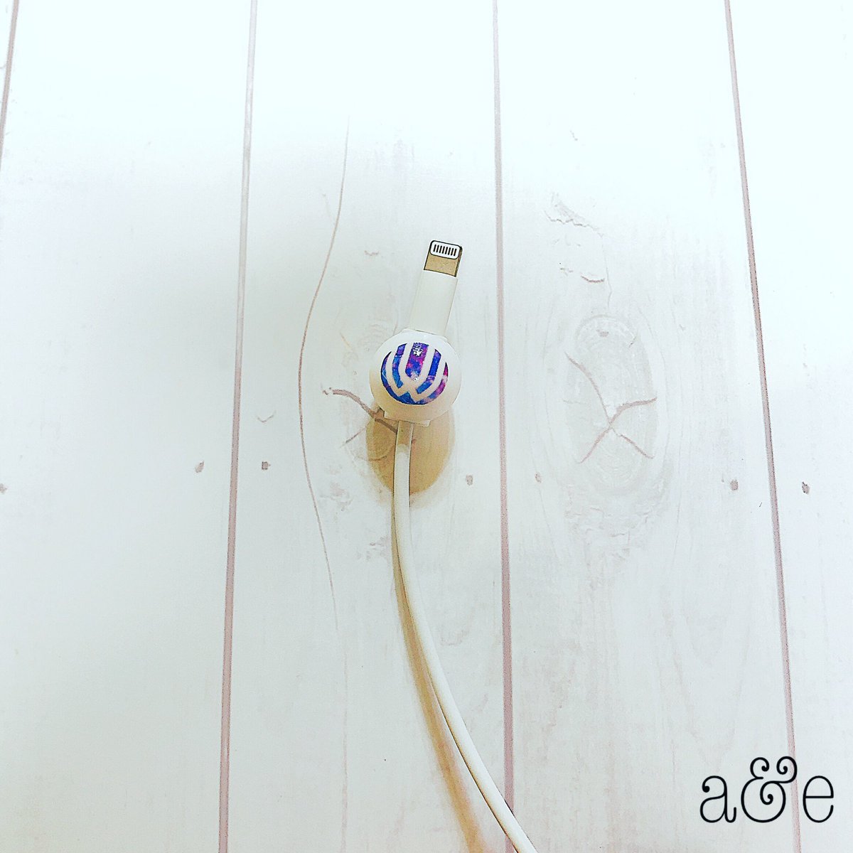 AYU8UVERworld's tweet image. 百均ケーブル保護カバーにUVERロゴを付けてみた♡
正規品も販売されてるけどね😆💦

#UVERworld
#百均アイテム
#ケーブル保護カバー
#ハンドメイド
#crewのそんな1日