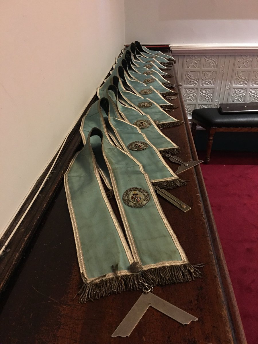 StAndrewsML1012's tweet photo. Collars in the Freemasons Hall, Grand Lodge of Ireland in Molesworth Street, Dublin.
#Freemasons #freemasonry #GrandLodgeOfIreland #FreemasonsHallDublin #MasonicCollars https://t.co/yJLYsiXDlR