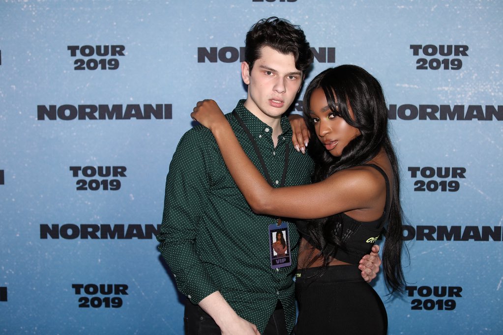 NormaniUpdate's tweet photo. Normani with a fan at the #SWTDetroit Meet and Greet #6 https://t.co/Kb2oNul9O7