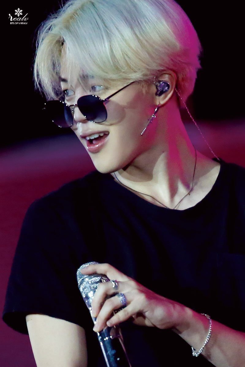 Riri この丸いサングラスするとオラついてチャラ男になるジミンちゃん大好き てか今日本当に寒いー みなさん暖かくしてお過ごし下さい Bts Twt Weloveyoujimin T Co Bire8ihizi Twitter