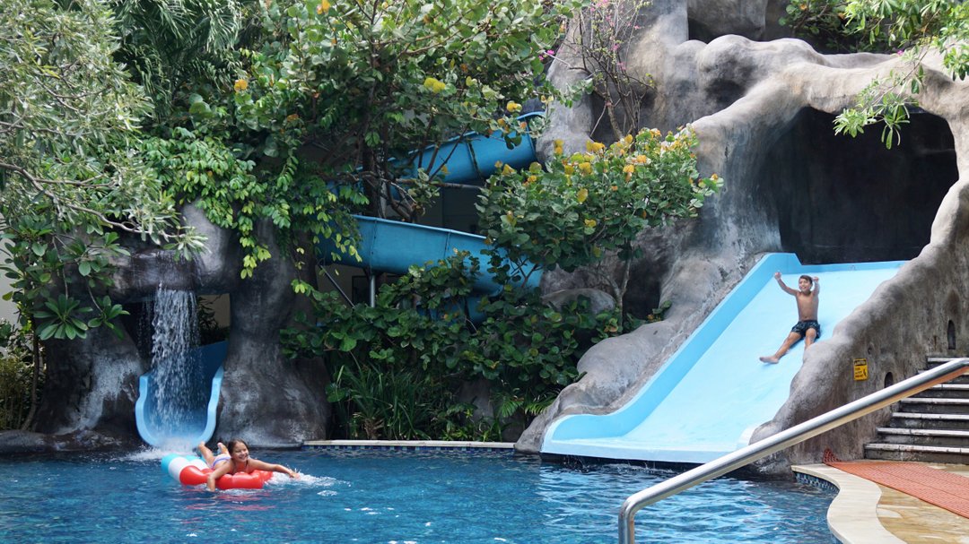 It's more fun in the Kids Pool! And did you know that it's conveniently located on the Family Block Rooms and opposite of the all time favourite Wolly Kids Club?

#padmalegian #padmahotels