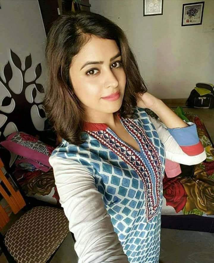 PoojaGo33057821's tweet photo. इंसान ने वक़्त से पूछा
 मै हार क्यूं जाता हूँ 
   वक़्त ने कहा.
   धूप हो या छाँव हो
    काली रात हो या बरसात हो,
    चाहे कितने भी बुरे हालात हो
   मै हर वक़्त चलता रहता हूँ इसीलिये मैं जीत जाता हूँ,
  तू भी मेरे साथ चल,
   कभी नहीं हारेगा

      🙏 🌹����Good Morning🌹🌹🙏 https://t.co/IVFRKMXMzW