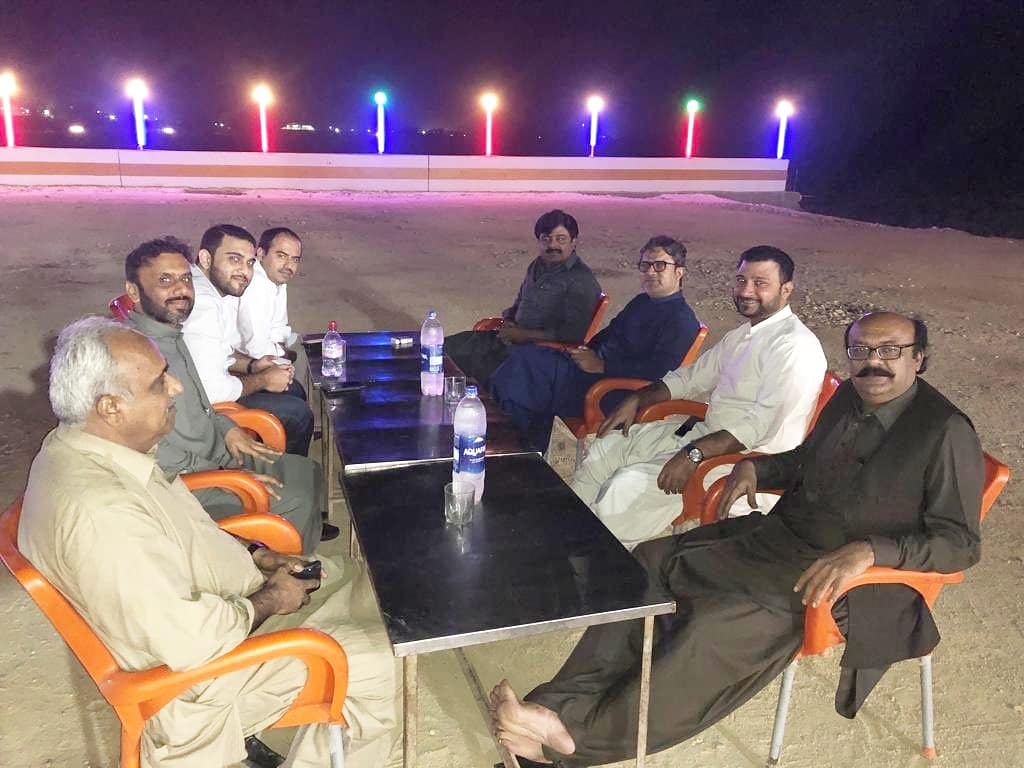 TeamPYOSindh's tweet photo. Had tea at Dhaba Hotel along with Minister Edu Sindh @sardarshah1 MPA @Qasimsoomro @MasroorARajper @saad41b Haleem Soomro, Irshad Bhatti while On the way to inauguration of #TharCoal by Chairman PPP @BBhuttoZardari Thar Coal is life line of Sindh &amp; Pakistan. 
#TharNeBadlaPakistan https://t.co/auREGyM72h