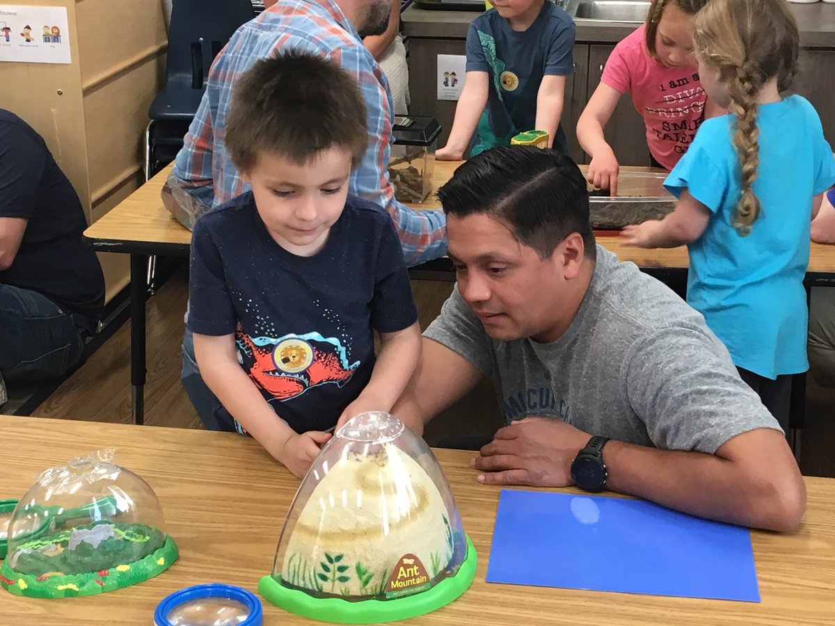 CCLSShafer's tweet photo. Great time at Dad’s Night! @CCLSChargers @CCLSMoorhem  @cclsaweber https://t.co/JE2FtOtHW8