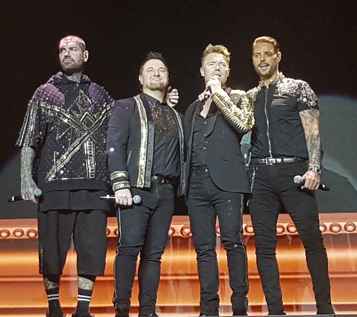 MissAimeeJean's tweet image. Took a walk down memory lane with @theREALboyzone at @SparkArenaNZ Auckland last night ❤ #ThirdRow #BoyZone #EndOfAnEra #FarewellAndGoodnight #Tour #FarewellAndGoodnightTour