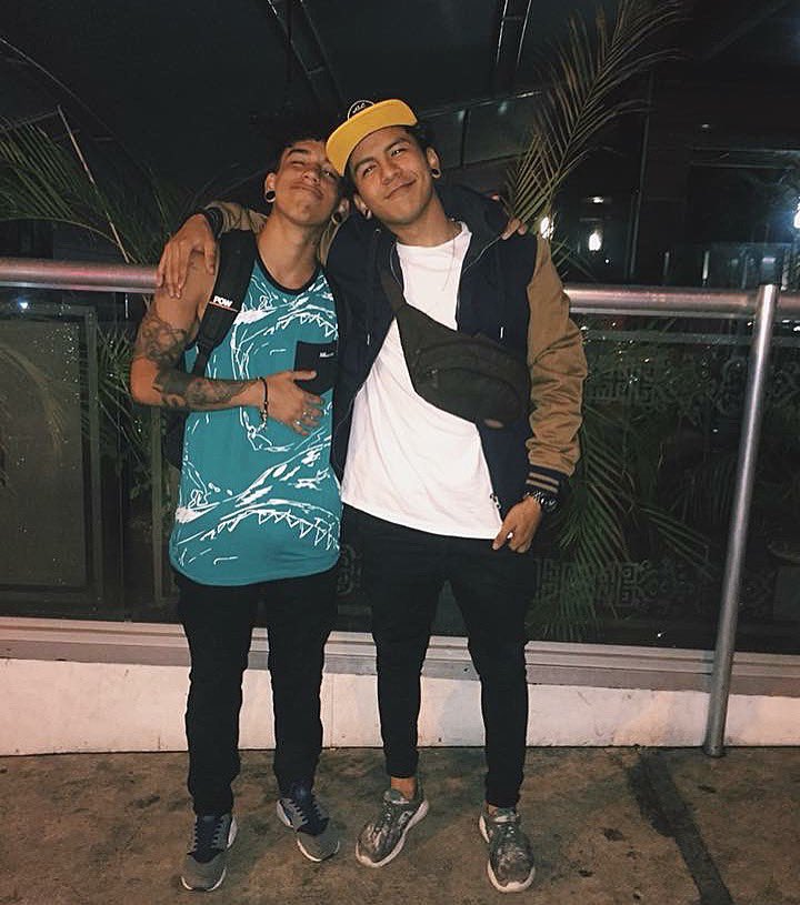 Bigsotorius's tweet image. Dos niños que abrieron la puerta que a muchos les costó. 🇻🇪