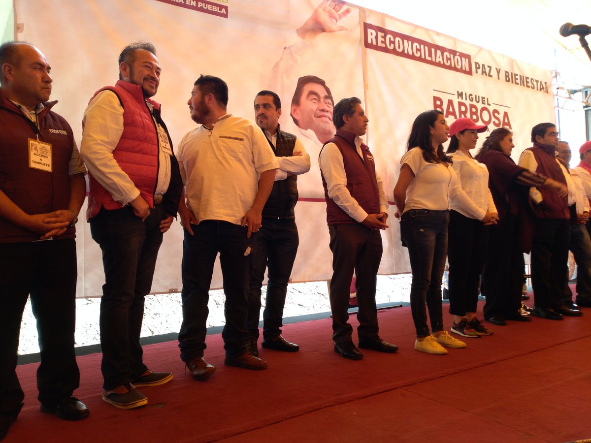 ToscanoSosa's tweet photo. A caray... Aparece abiertamente Gustavo Magaña en evento de Luis Miguel Barbosa en #Huejotzingo.
El candidato a la gubernatura por Morena hablo sobre traiciones y traidores, habría que saber de quien se trata. https://t.co/ul9ercpp8P