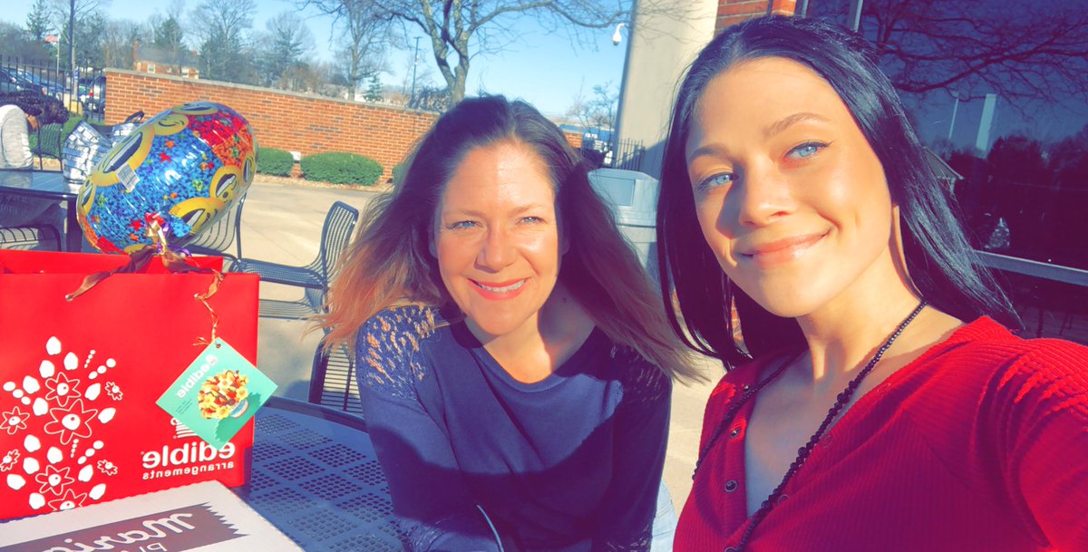 feelinghapy's tweet photo. @aribriwie Lunch on her ‘Friday’ from work!! 1 day until she’s 21 folks!!🥰🎉❤️🎊🎈 what what!
@VictoriasSecret https://t.co/6GMevmnhAk