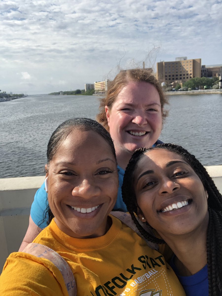 kblaisunh's tweet photo. Hanging out at #SHAPETamapa repping #dchpe https://t.co/YIMGOMauP8