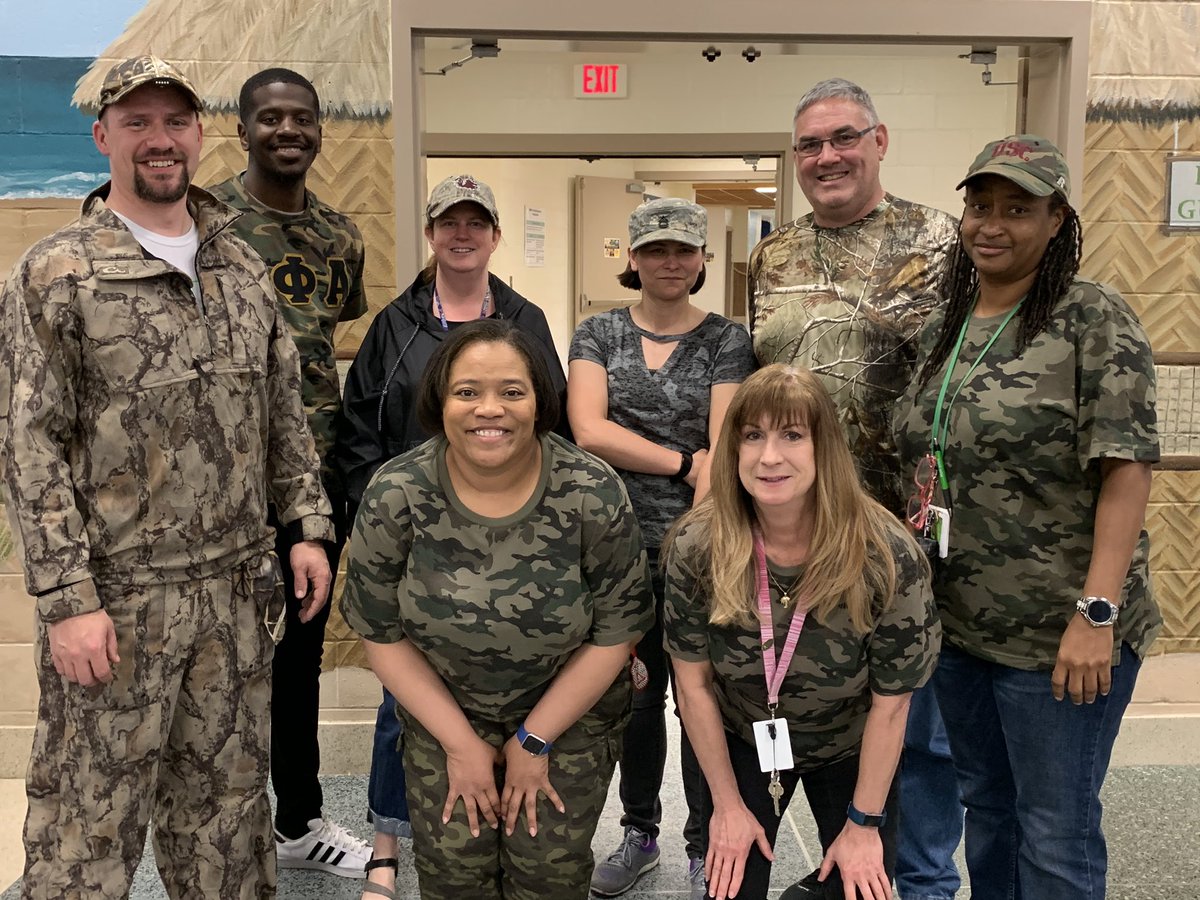 KMMPMPanthers's tweet photo. More Camo! #CountdownToSpringBreak2019 @mark1_sims @MrsAmyTeague @Mrnicp @JKenely @NSmithScholars @Mr_Patrick_SC @MrWilsonEDU @_moniqueflowers https://t.co/G8YTFvO1gJ